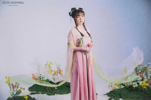 漢服婚紗推薦,婚紗工作室漢服,漢服婚紗攝影,漢服婚禮禮服,傳統漢服婚紗,時尚漢服婚紗,漢服個人寫真,漢服全家福攝影,漢服拍照,漢服寫真